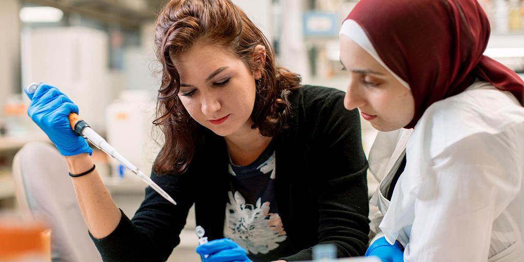 Alaa Koleilat, Ph.D. works in the research lab at Mayo Clinic with a colleague