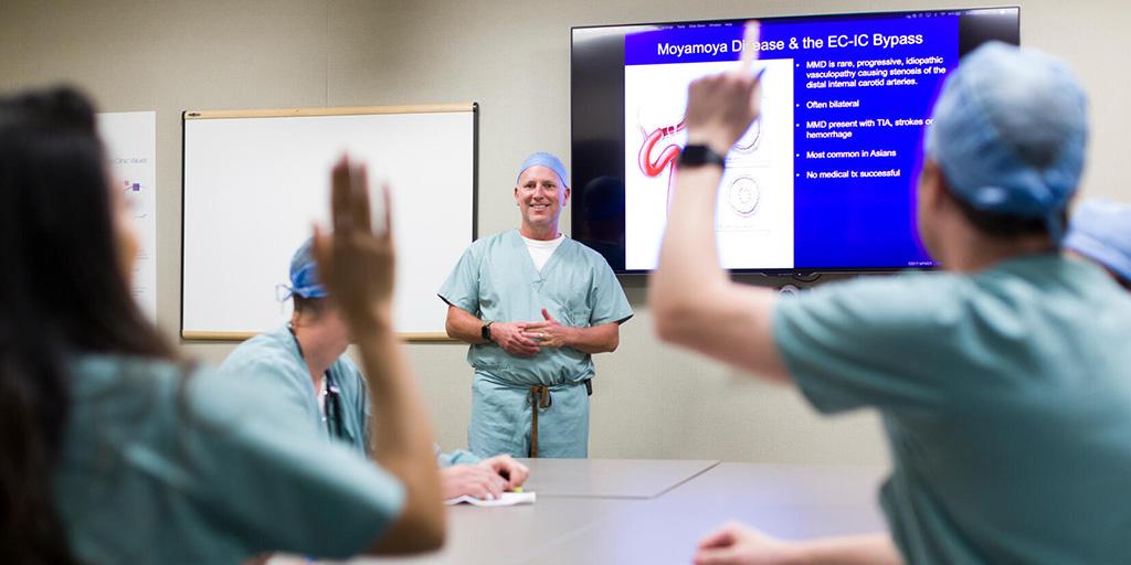 Mayo Clinic anesthesiology residents asking questions