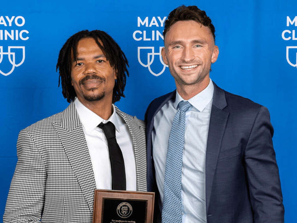 Anesthesiology resident receiving award from doctor