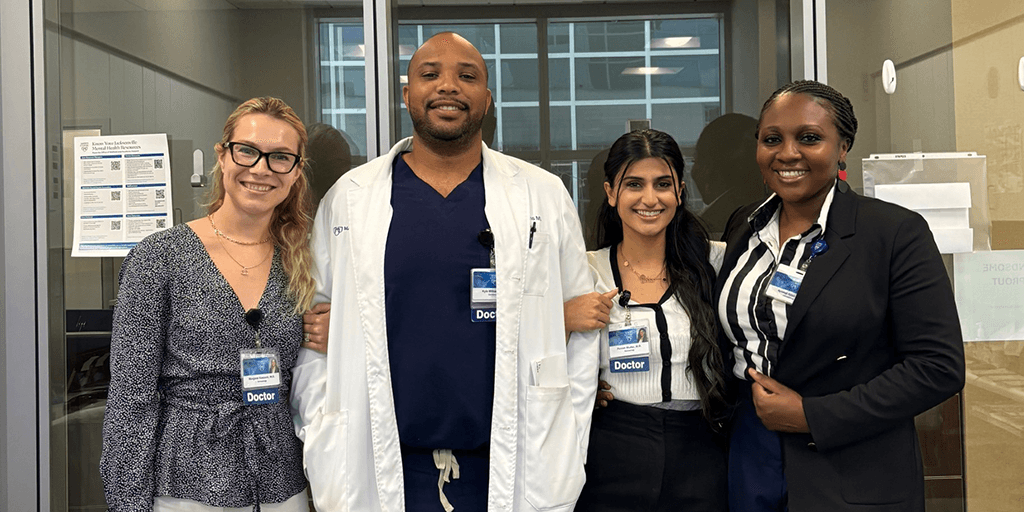 Chief residents and PGY3s pose for group photo.