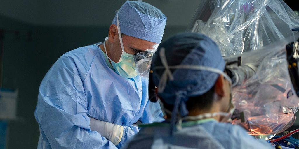 Two surgeons work in an operating room.