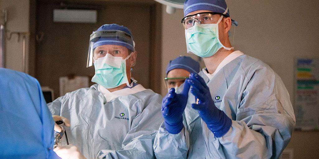 Mayo Clinic orthopedic surgeons in the operating room