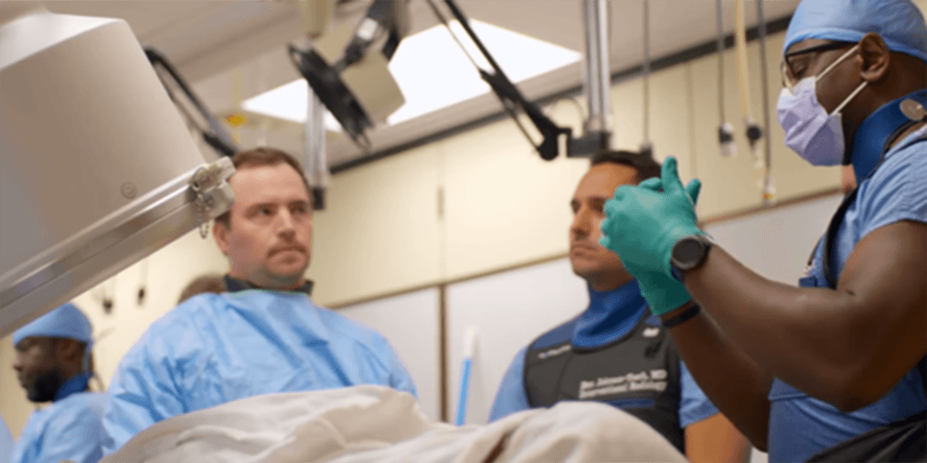 Do demonstrating equipment in anatomy lab