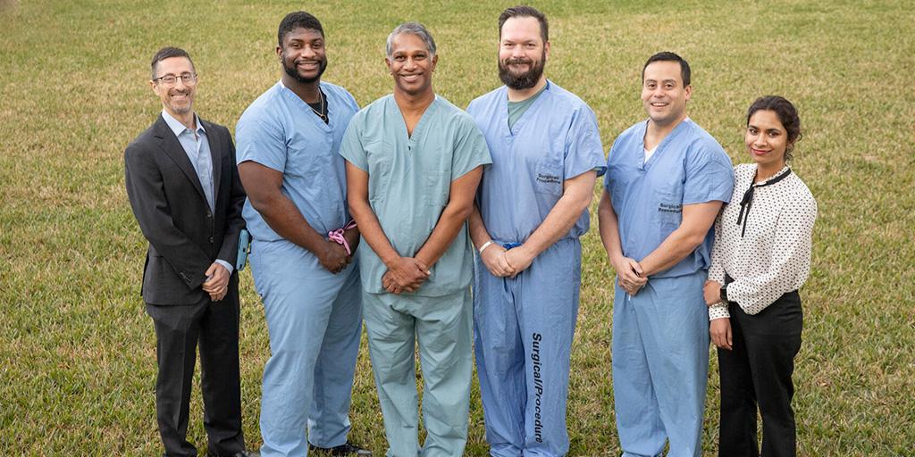 The Regional Anesthesiology and Acute Pain Medicine fellowship program (Florida) team pose for a group photo