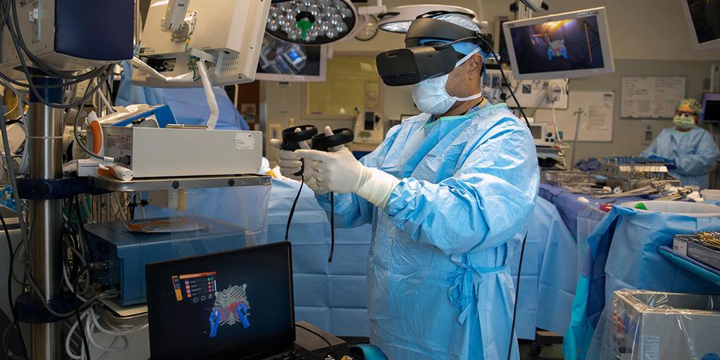STR-X Fellowship faculty using virtual reality at Mayo Clinic