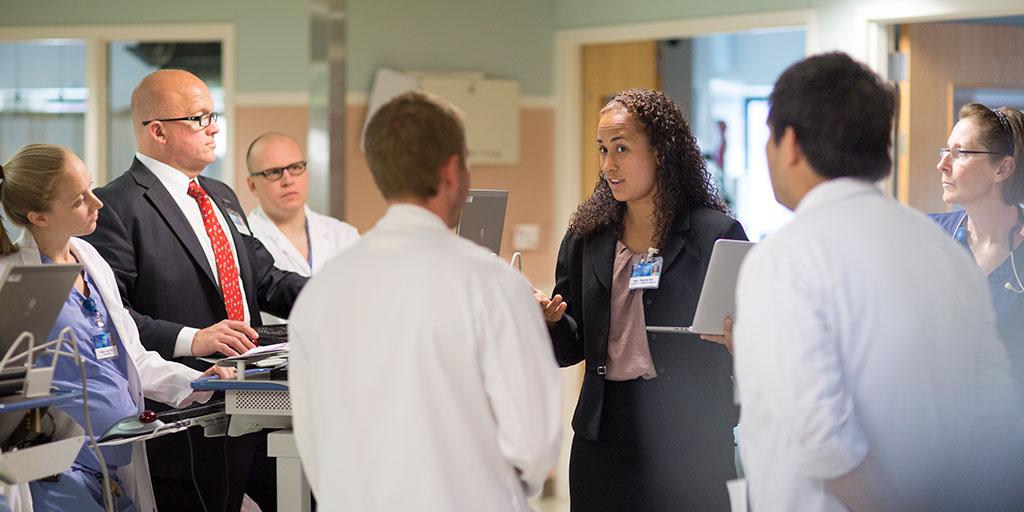 Mayo Clinic staff and physicians meeting for rounds