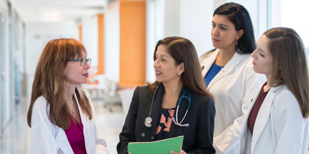 Mayo Clinic staff and physicians meeting for rounds