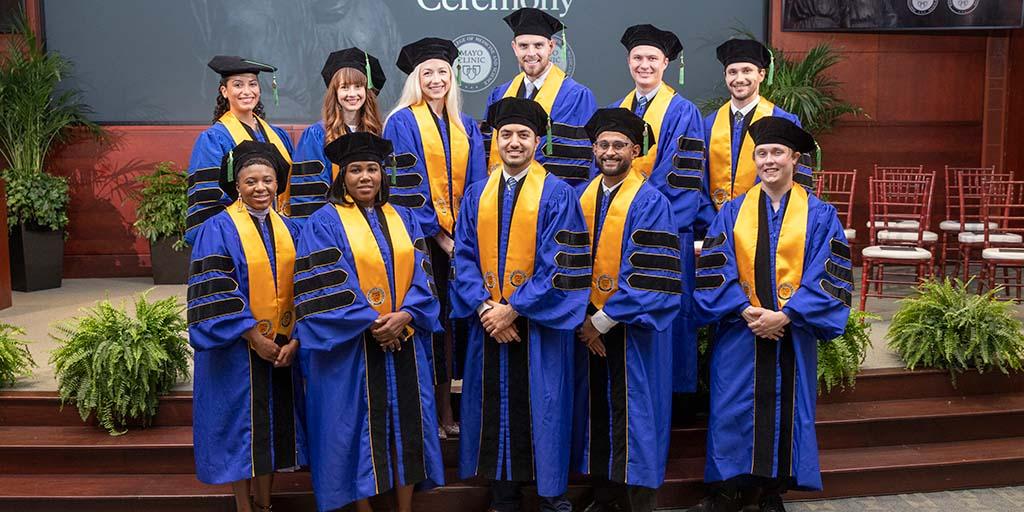 2022 group photo of Mayo Clinic Alix School of Medicine graduates in Florida