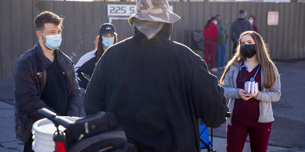 Julianna Smith and Christopher Poyorena facilitated street medicine volunteer opportunities for medical students on Mayo Clinic Alix School of Medicine's Arizona campus.