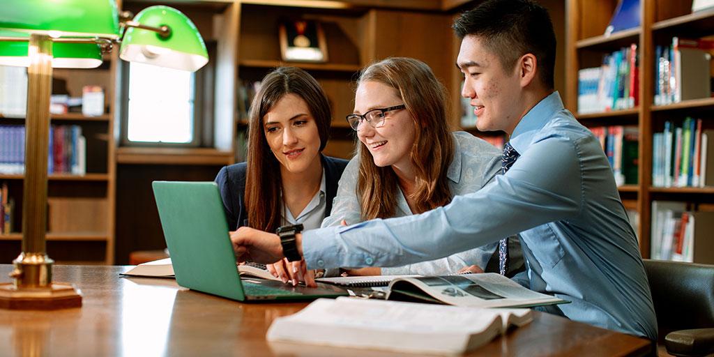 Mayo Clinic Graduate School of Biomedical Sciences students study together.