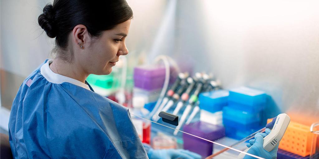 A student in the Visiting Graduate Student Program (VGS) working in the lab