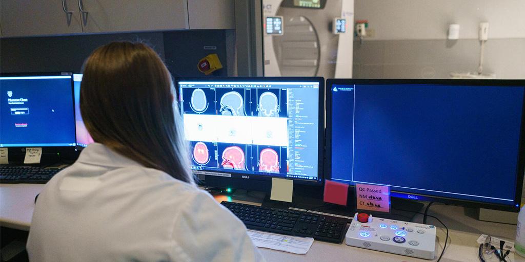 A Mayo Clinic nuclear medicine technologist at a computer