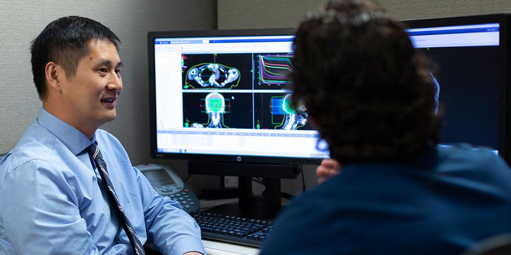Medical Physics resident speaks with a faculty member at Mayo Clinic in Phoenix, Arizona.