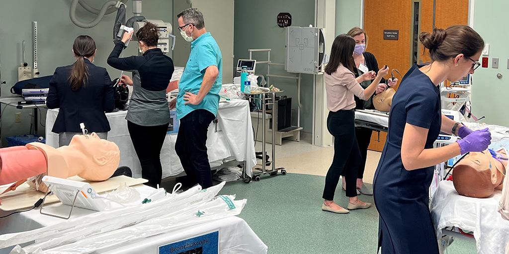 Students in NPPA critical care fellowship Florida in simulation lab