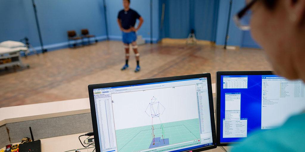 Sports medicine with virtual reading analysis of motion