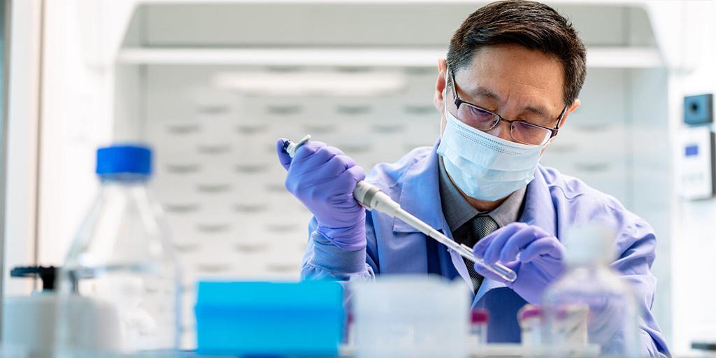 A scientist in the laboratory conducting cancer research