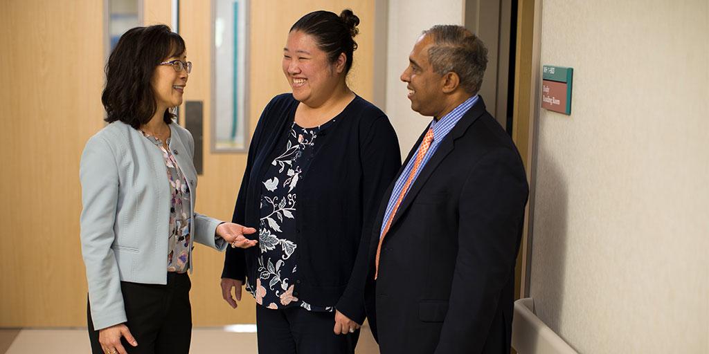 Abdominal and Body Radiology MRI Fellowship faculty speak with a trainee at Mayo Clinic in Arizona