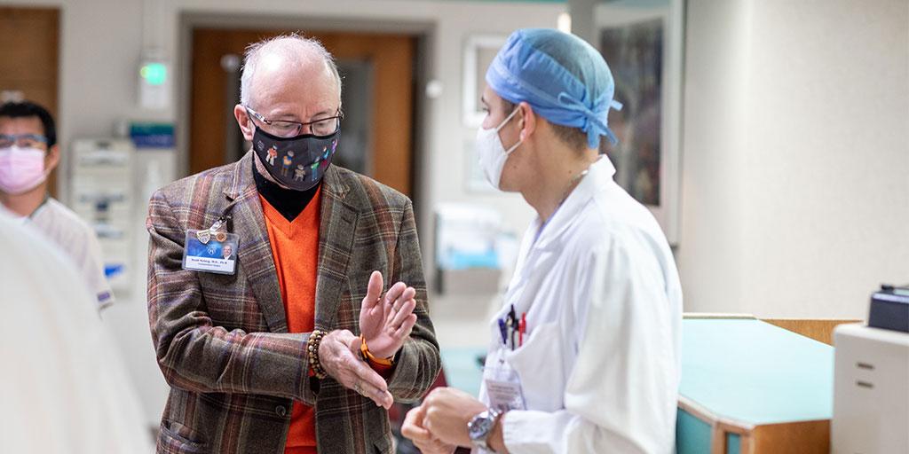 A Mayo Clinic abdominal transplant surgery faculty member speaks with a fellow.