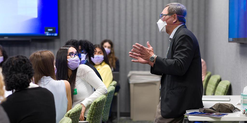 Mayo Clinic Advanced Endoscopy fellows attend a lecture