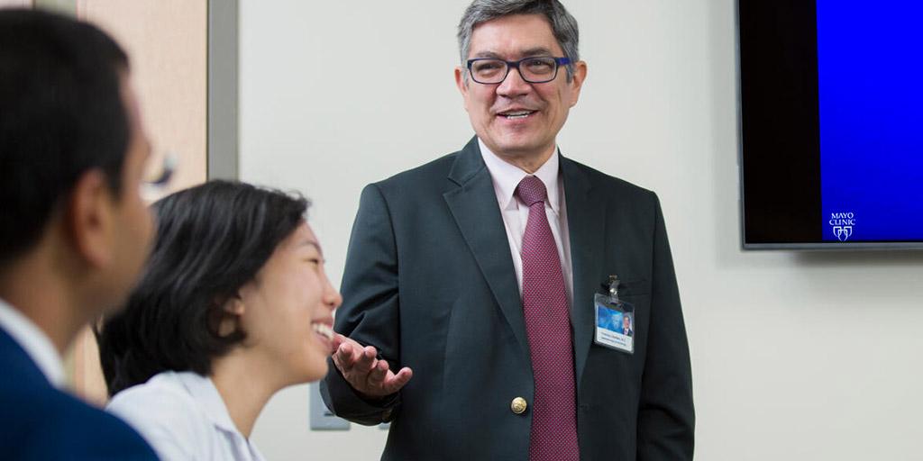 Dr. Ramirez speaks with students and faculty at Mayo Clinic in Phoenix, Arizona.
