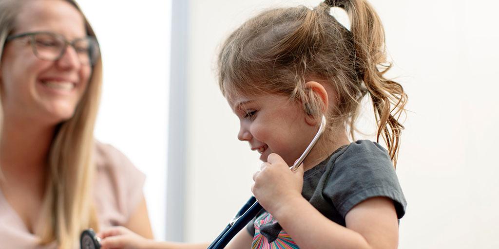 A Mayo Clinic family medicine physician with a young patient