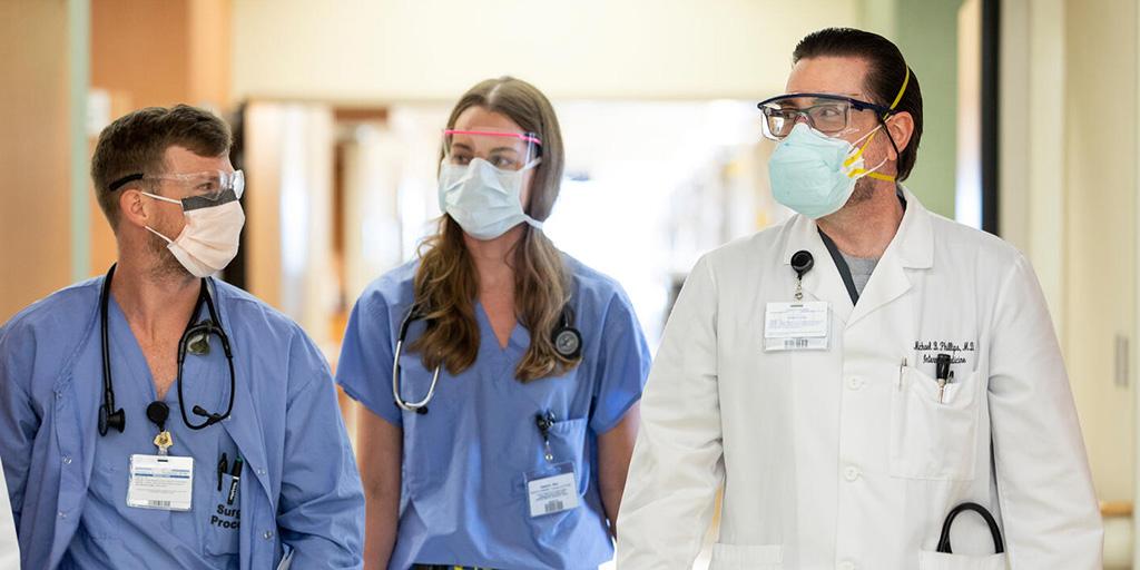 Infectious diseases doctors having a discussion at Mayo Clinic in Jacksonville, Florida.