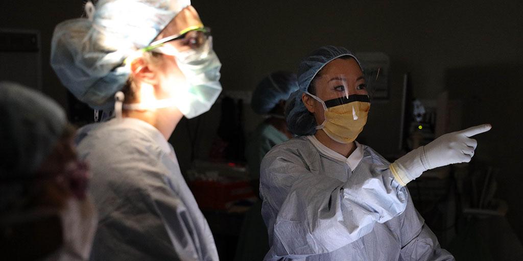 Minimally Invasive Gynecologic Surgery fellow assists in a surgery at Mayo Clinic in Arizona