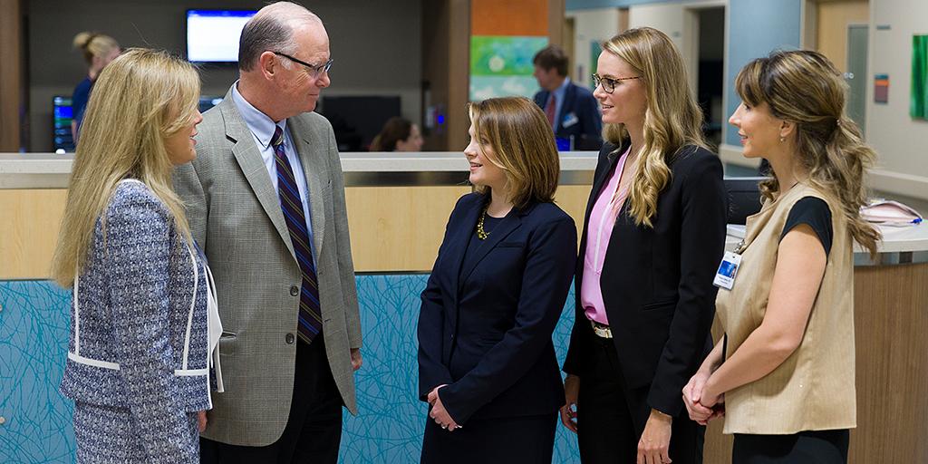 Mayo Clinic pulmonary and critical care medicine faculty members and fellows discussing a patient case in the hospital.