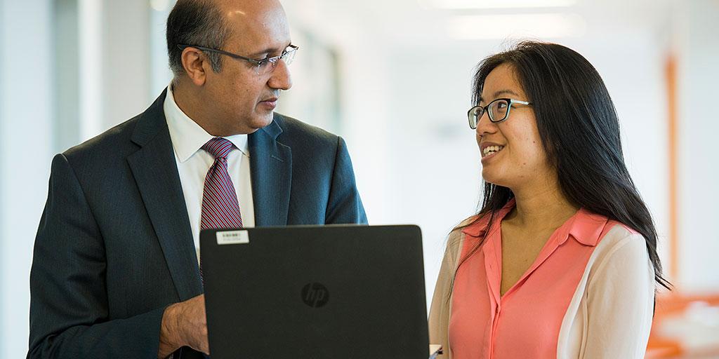 Renal transplant resident discusses a case with a faculty member.