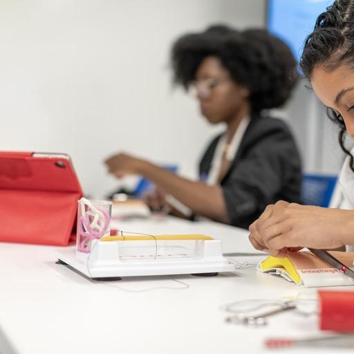 Medical students at Mayo Clinic Alix School of Medicine in Rochester, Minnesota, work together in the lab at Mayo Clinic.