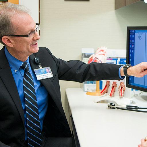 Mayo Clinic pulmonary and critical care physician visits with a patient