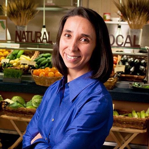 Mayo Clinic dietitian with fruits and vegetables