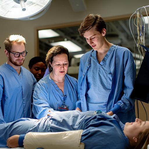 Mayo Clinic surgical first assistant students getting trained