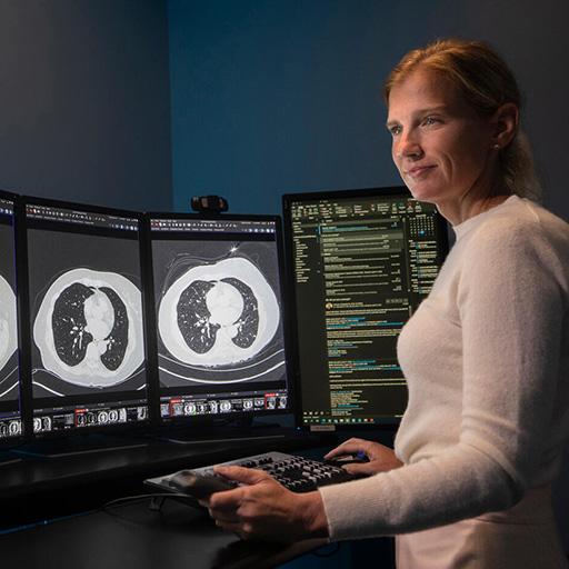 Cardiothoracic Imaging Fellowship in Jacksonville, Florida, Elizabeth Johnson, M.D. viewing images.