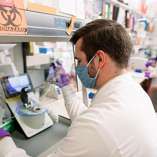 Mayo Clinic trainee doing vaccine researcher