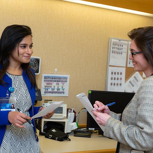 Community Internal Medicine fellow huddles with instructor