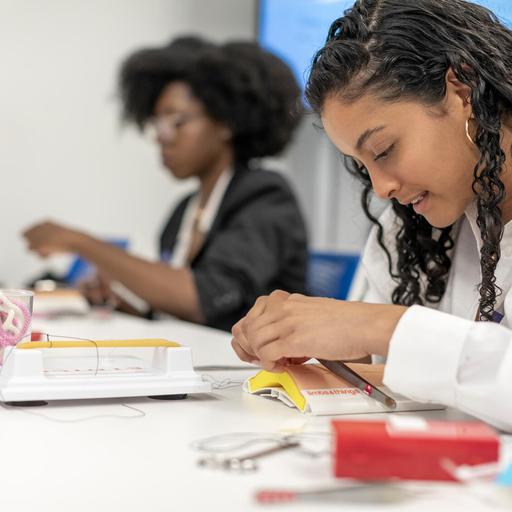 Medical students at Mayo Clinic Alix School of Medicine in Rochester, Minnesota, work together in the lab at Mayo Clinic.
