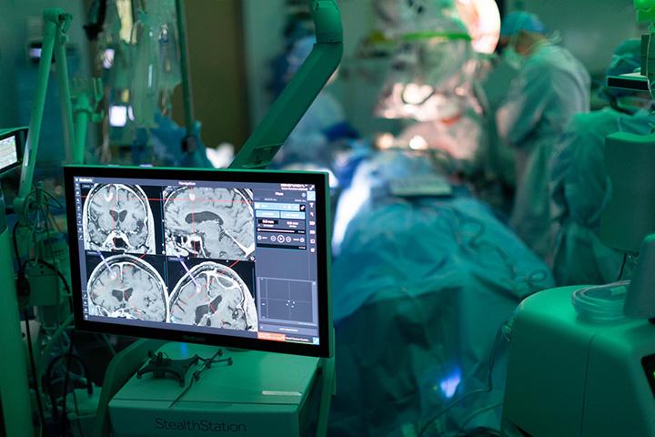 Neurosurgery resident awarded $50,000 grant for neurosurgeon-scientists
