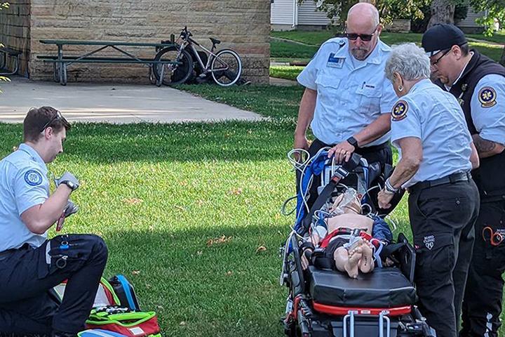 Students in the Emergency Medicine Paramedic engage in an emergency simulation in Rochester