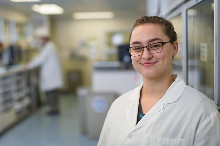 Mother follows in daughter&rsquo;s footsteps to become pharmacy technician at Mayo Clinic