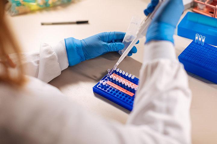 Student researcher teaches biomedical community about blindness &ndash; and life 