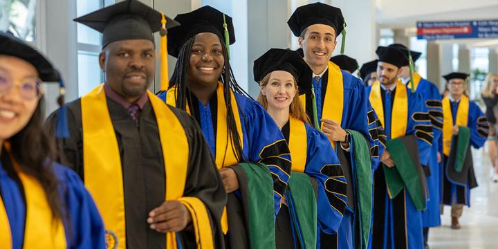 Mayo Clinic graduate in Florida line up to start 2025 Commencement ceremonies