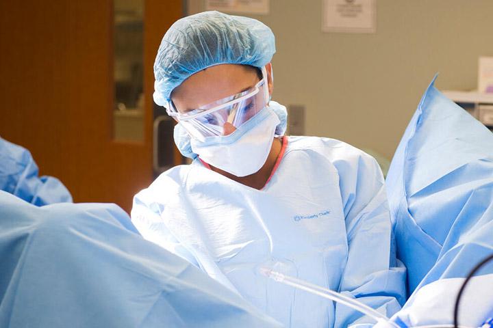 MIGS fellow works with in the operating room at Mayo Clinic in Jacksonville, Florida.