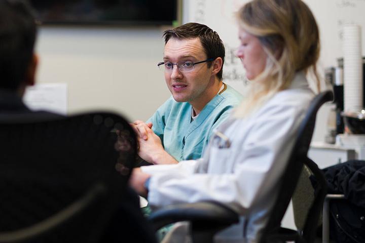 Adult Neurology Residency (Arizona) faculty and fellows having a discussion.