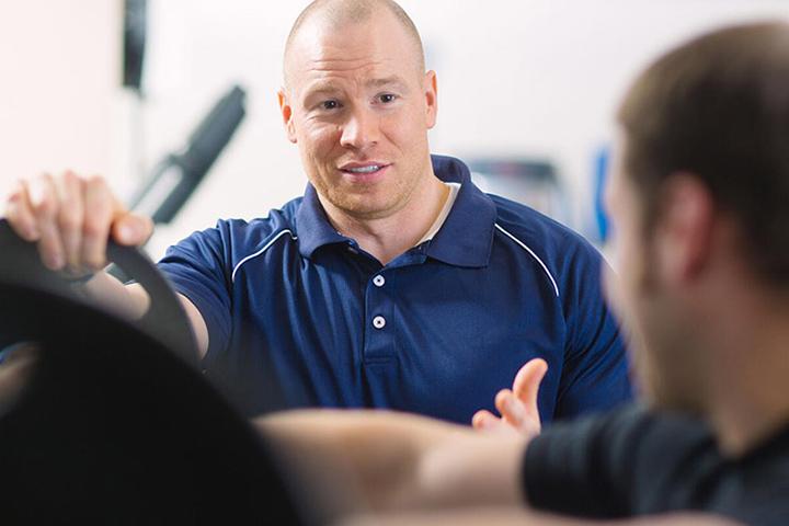 PM&R Sports Medicine fellow works with a patient at Mayo Clinic in Rochester, Minnesota.